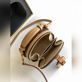 LV Модель M44699  BOITE CHAPEAU Мини-сумка Мини-сумка Boite Cha