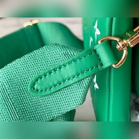 LV Coussin маленькая сумка, модель M20760, зеленая Эта сумка Cou
