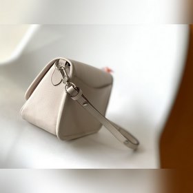 Сумка LV Buci через плечо, модель 59457, белая Эта сумка Buci из