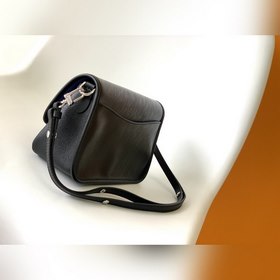LV Buci Сумка через плечо Модель M59386 Черный Эта сумка Buci из