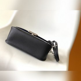 LV Buci Сумка через плечо Модель M59386 Черный Эта сумка Buci из