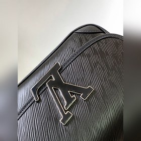 LV Buci Сумка через плечо Модель M59386 Черный Эта сумка Buci из
