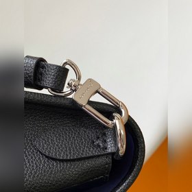 LV Buci Сумка через плечо Модель M59386 Черный Эта сумка Buci из
