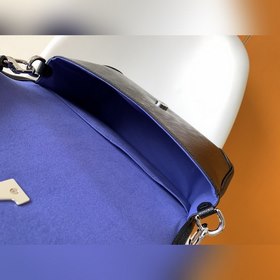 LV Buci Сумка через плечо Модель M59386 Черный Эта сумка Buci из