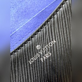 LV Buci Сумка через плечо Модель M59386 Черный Эта сумка Buci из