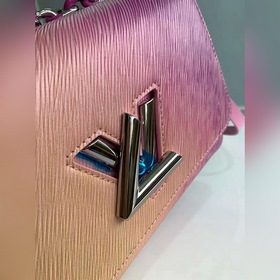 LV Модель M59896 Сумка среднего размера Twist с градиентным розов