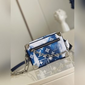 LV  Мини-сумка через плечо Mini Soft Trunk, модель M20557, синий