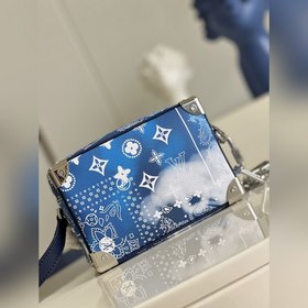 LV  Мини-сумка через плечо Mini Soft Trunk, модель M20557, синий