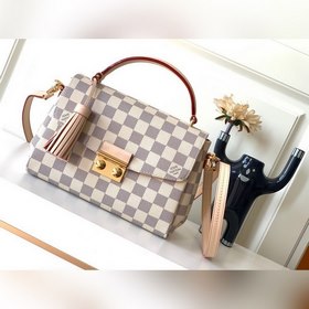 LV Модель N41581 Белая сумка через плечо Кожа является подлинной