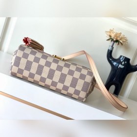 LV Модель N41581 Белая сумка через плечо Кожа является подлинной 