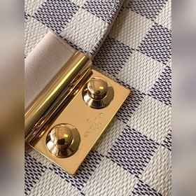 LV Модель N41581 Белая сумка через плечо Кожа является подлинной 