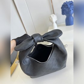 LV  Модель M20700 Черный Кожаная сумка для покупок Why Knot Мал