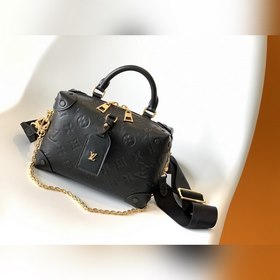 LV Модель M45393 Черная сумка Petite Malle Souple Эта сумка из к