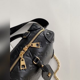 LV Модель M45393 Черная сумка Petite Malle Souple Эта сумка из к