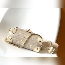 LV Модель M45394 Белая сумка Petite Malle Souple Изготовлена из 