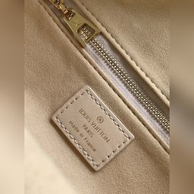 LV Модель M45394 Белая сумка Petite Malle Souple Изготовлена из 
