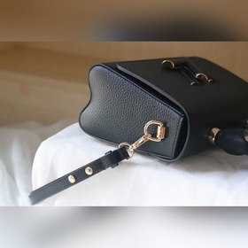 Средняя сумка LV Twist через плечо Средняя сумка Twist изготовлен