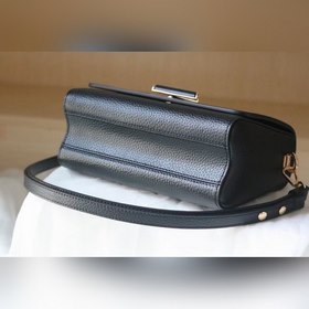 Средняя сумка LV Twist через плечо Средняя сумка Twist изготовлен
