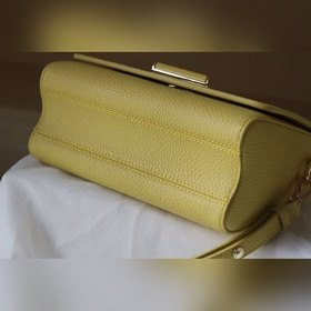 Средняя сумка LV Twist через плечо Средняя сумка Twist изготовлен