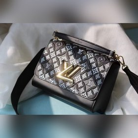 Средняя сумка LV Twist, артикул 50358 Средняя сумка Twist изгото