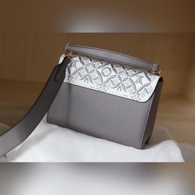 Средняя сумка LV Twist, артикул 50358 Средняя сумка Twist изгото
