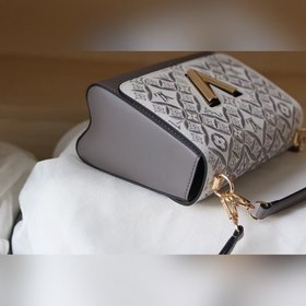 Средняя сумка LV Twist, артикул 50358 Средняя сумка Twist изгото