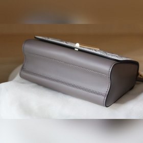 Средняя сумка LV Twist, артикул 50358 Средняя сумка Twist изгото