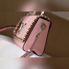 Средняя сумка LV Twist через плечо Средняя сумка Twist с уникальн