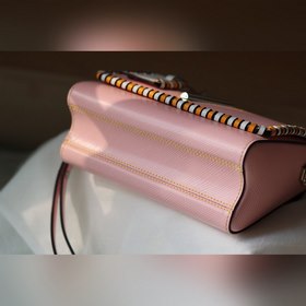 Средняя сумка LV Twist через плечо Средняя сумка Twist с уникальн