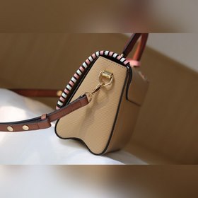 Средняя сумка LV Twist через плечо Средняя сумка Twist с уникальн