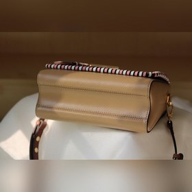 Средняя сумка LV Twist через плечо Средняя сумка Twist с уникальн
