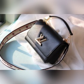 Средняя сумка LV Twist через плечо Средняя сумка Twist с уникальн
