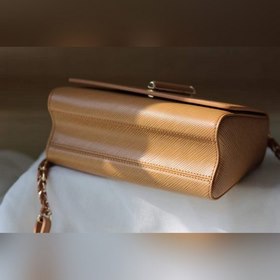 Средняя сумка LV Twist через плечо Весна приносит обновление сред