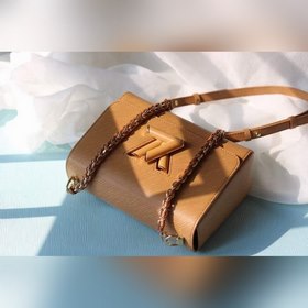 Средняя сумка LV Twist через плечо Весна приносит обновление сред