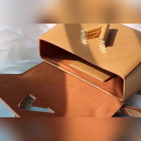 Средняя сумка LV Twist через плечо Весна приносит обновление сред