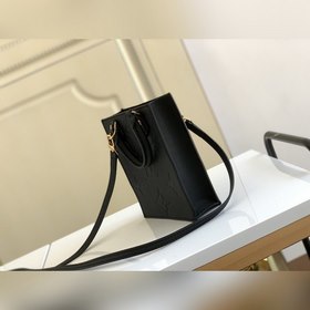Сумка LV Petit Sac Plat Сумка Petit Sac Plat — это мини-версия кл
