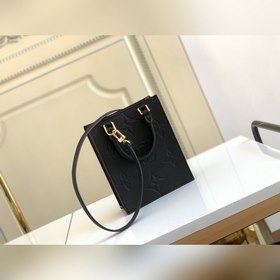 Сумка LV Petit Sac Plat Сумка Petit Sac Plat — это мини-версия кл