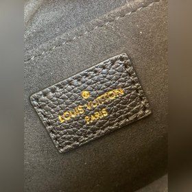 Сумка LV Petit Sac Plat Сумка Petit Sac Plat — это мини-версия кл