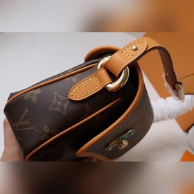 LV Подержанная сумка через плечо с маленькими золотыми пуговицам