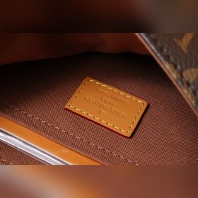 LV Подержанная сумка через плечо с маленькими золотыми пуговицам