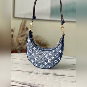 LV Loop полукруглая сумка-багет под мышку, модель M81166 Nicolas
