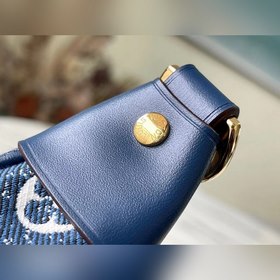 LV Loop полукруглая сумка-багет под мышку, модель M81166 Nicolas