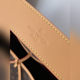 Средняя сумка LV CarryAll под мышку, модель M46197  Louis Vuitto