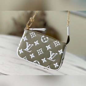 LV  Мини-сумочка Pochette Accessoires с цепочкой, модель M81284