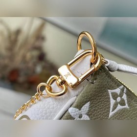 LV  Мини-сумочка Pochette Accessoires с цепочкой, модель M81284 