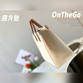 LV  Модель M44925 Молочно-белый с тиснением в цвете землисто-жел