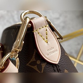 LV Модель M45986 Серия Boétie с рельефным узором, сумка-тоут с за
