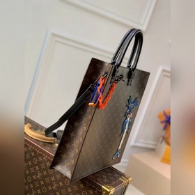 LV Sac Plat Почтовая сумка Модель M45667  Сумка Sac Plat имеет т