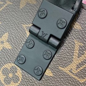 LV Sac Plat Почтовая сумка Модель M45667  Сумка Sac Plat имеет т