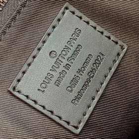 LV Sac Plat Почтовая сумка Модель M45667  Сумка Sac Plat имеет т